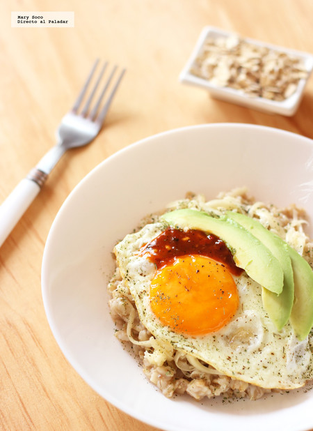 Avena cocida con huevo y epazote. Receta fácil para el desayuno
