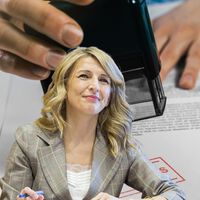 Trabajo avisa: "Se puede multar con hasta 7 500 € por no formalizar contratos por escrito." Estas son las obligaciones, sanciones y excepciones 