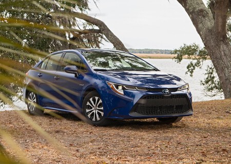 Toyota Corolla Hybrid Us Version 2020 1280 06
