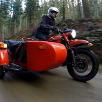 Putin le ha hecho a Trump un regalo que nadie vio: una moto rusa que está cargada de simbolismo