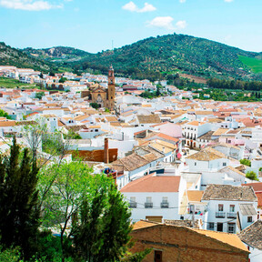 Un pueblo blanco para perderse mil veces: el secreto de Cádiz tierra adentro que presume de prehistoria y buenas ventas 