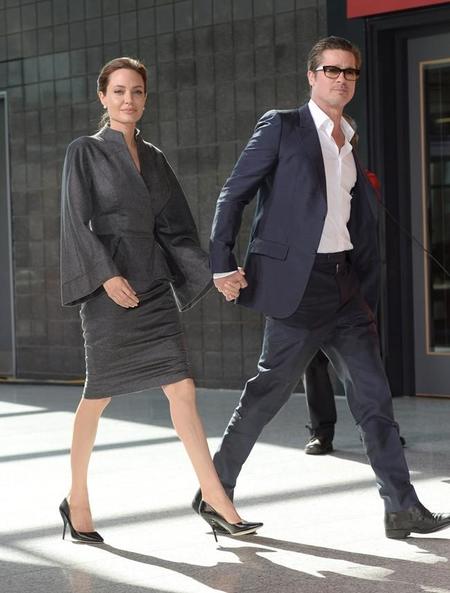 Traje con o sin corbata: Robert Pattinson contra Brad Pitt