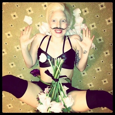Lady Gaga, otra a la que le gusta darle al canuto cosa mala