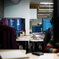 Los salarios de tecnología en España ya no suben al mismo ritmo. La IA determina qué salarios suben más