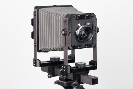 Standar 4 x 5 es una cámara de gran formato impresa en 3D que armas como un mueble de Ikea
