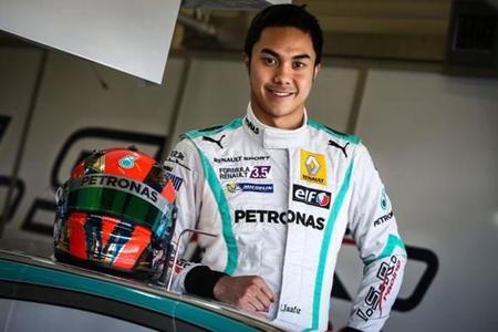 Jazeman Jaafar completa 300 kilómetros con el Mercedes W02
