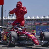 La penosa lucha de Ferrari por el mundial de F1: motores rotos, estrategias delirantes y fallos de Leclerc y Sainz 