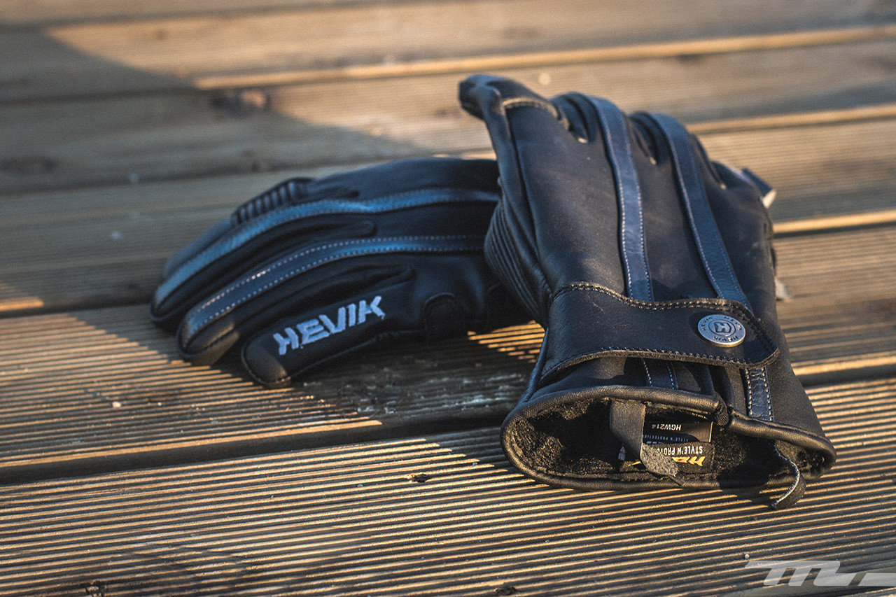 Probamos los guantes Hevik Identity Racer, asequibles y de estilo retro