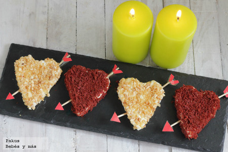 Corazones de queso con frutos secos y tomate para mamá. Receta de San Valentín