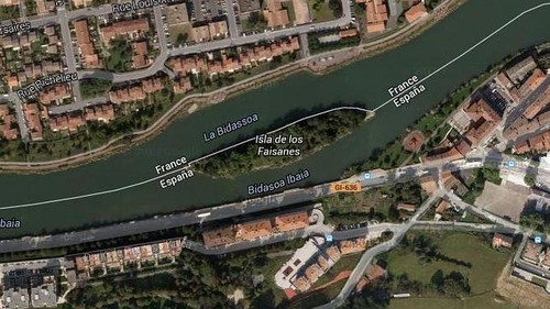 La isla española que se convierte en francesa cada seis meses (y donde Velázquez decoró una boda)
