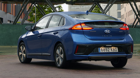 Hyundai IONIQ híbrido enchufable, prueba contacto