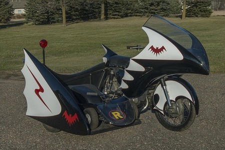 ¡Con cohetes y un kart! Esta réplica de la moto del primer Batman televisivo se vende por 15.469 euros