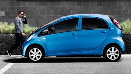 Van a pasar unos años hasta que veamos el próximo coche 100% eléctrico de PSA