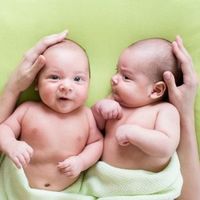 A la hora de dormir, los gemelos y mellizos, ¿mejor juntos o separados? 