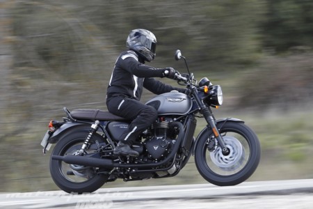 Te contamos todo sobre la nueva y mítica Triumph Bonneville T120, una moto fiel a sus principios