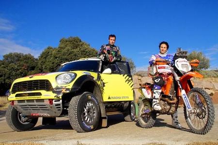 Nani Roma y Rosa Romero antes de comenzar el Dakar 2014