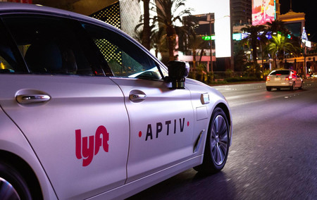 Mientras España se sumerge en la guerra del taxi contra las licencias VTC, Lyft lanza su propio 'bonobús' en EE.UU.