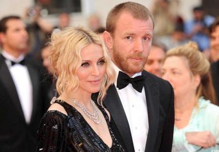 Guy Ritchie quiere a Madonna... a su manera