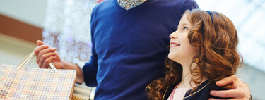 Los padres españoles invierten más tiempo en comprar juguetes que en jugar con sus hijos, y estas son las consecuencias 