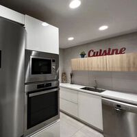 Mi cocina es pequeña y además la uso como trastero gracias a unos espacios secretos. La tuya también puede tenerlos