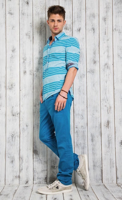 Multi-tendencias estivales en la Primavera-Verano 2013 de Guess