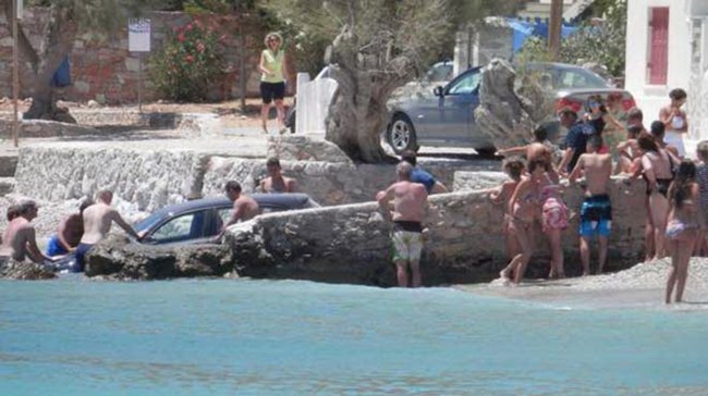 Este BMW Serie 1 nadador, a remojo en aguas griegas