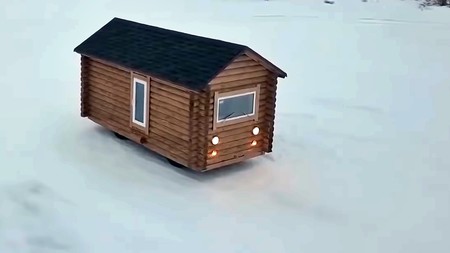 ¡Toma camperización! El ruso Vlad ha convertido una vieja furgoneta UAZ en una sauna móvil