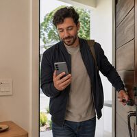 Entro en casa y el Galaxy no me pide PIN ni huella. Salgo y se bloquea solo. Así he descubierto cómo se consigue