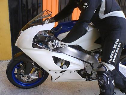 Pillada la nueva Aprilia RSV V4 en Cheste