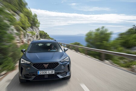 CUPRA Formentor, Toyota Yaris, Renault Captur... estos son los 25 coches híbridos mejor valorados por los españoles