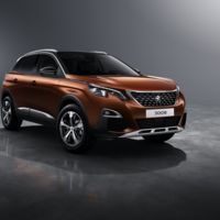 Al Peugeot 3008 le sienta bien la edad. El nuevo SUV del león se vuelve más robusto y atractivo