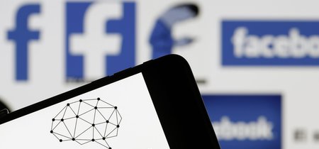 Ya puedes comprobar si Cambridge Analytica 'robó' tus datos de Facebook 