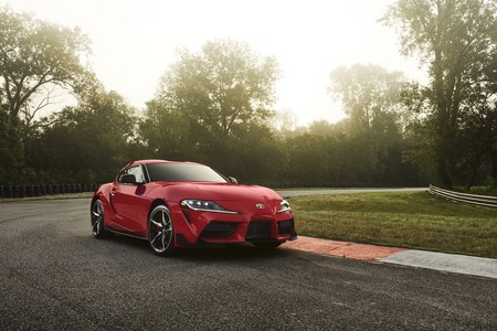 El Toyota Supra quiere más. Podría tener versión de acceso, una deportiva hardcore o un targa