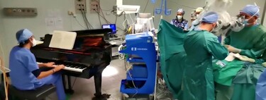 Extirpan un doble tumor a un niño de diez años mientras la música de un piano suena en directo en el quirófano