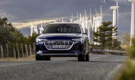 Probamos el Audi e-tron Sportback: un potente SUV eléctrico que también sorprende por su agilidad pese a sus 2,5 toneladas