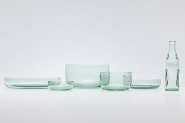 Bottleware, preciosas fuentes de diseño con botellas recicladas de Coca-Cola 