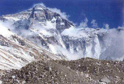 China construye una carretera al Everest