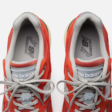 New Balance ha lanzado las zapatillas color granadina que serán puro fuego para llevar en tus looks de verano