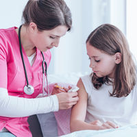 La AEP pide atención especializada para los adolescentes, entre el pediatra y el médico de familia