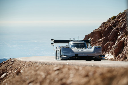 Romain Dumas pulveriza con un Volkswagen 100% eléctrico el récord de Loeb en Pikes Peak