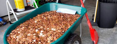 Un taller paga el finiquito a un empleado con una carretilla de monedas bañadas en aceite. Ahora se ha metido en un buen lío