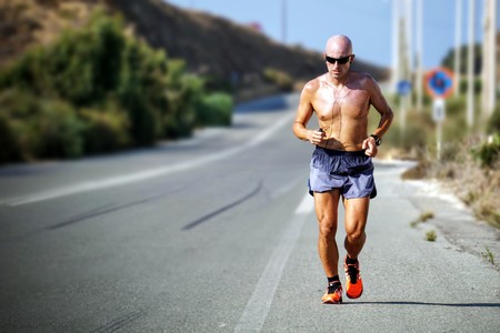Correr con calor: lo que tienes que saber antes de calzarte las zapatillas en primavera y verano