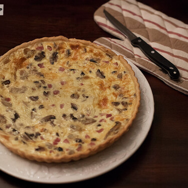 Quiche Lorraine tradicional: la tarta salada francesa que es la estrella de cualquier celebración