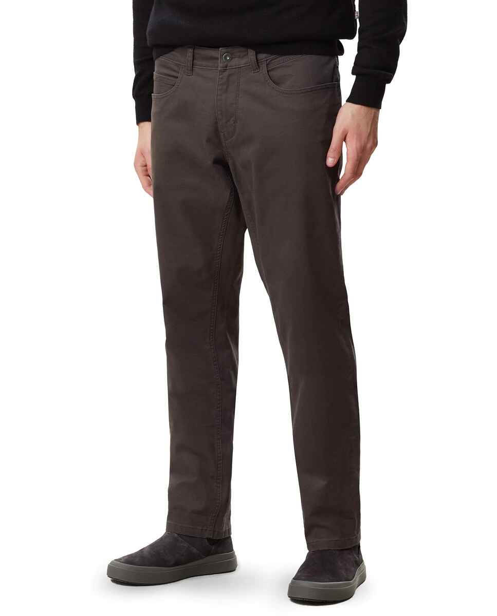 Pantalón cinco bolsillos de hombre Maun de corte regular en color gris oscuro