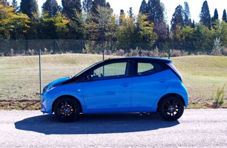 Toyota Aygo X Cite Azul 03