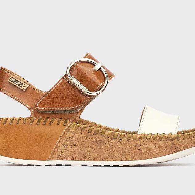 Sandalias de mujer de piel con hebilla decorativa
