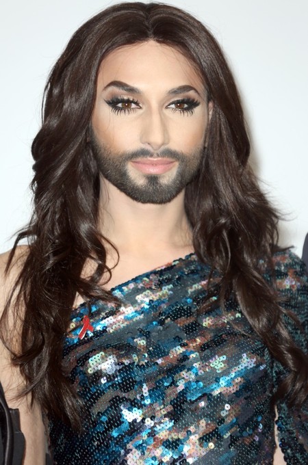 Mira tú que Conchita Wurst ya se cuela en los actos de alto postín