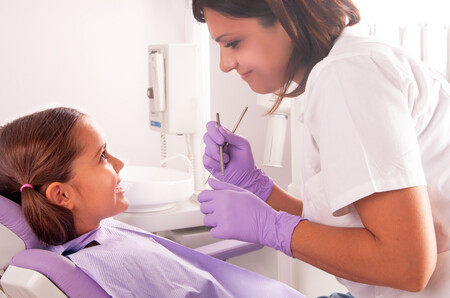 Caries dental infantil: por qué se producen y cómo prevenirlas en los niños