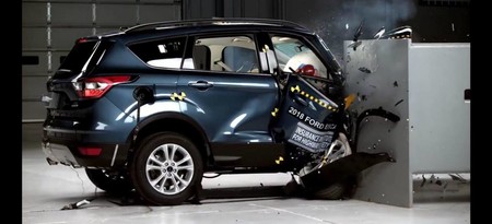 Ford Escape y Mitsubishi Outlander Sport reprueban el crash test de IIHS