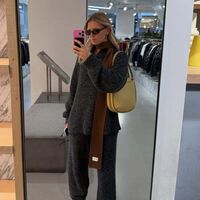 Las nuevas New Balance que son el mejor fondo de armario para el invierno de las chicas clásicas y elegantes 